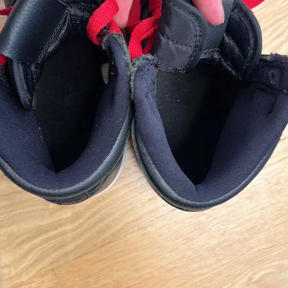 Nike Air Jordan 1 Retro High OG Black Gym Red White GS Size 4Y